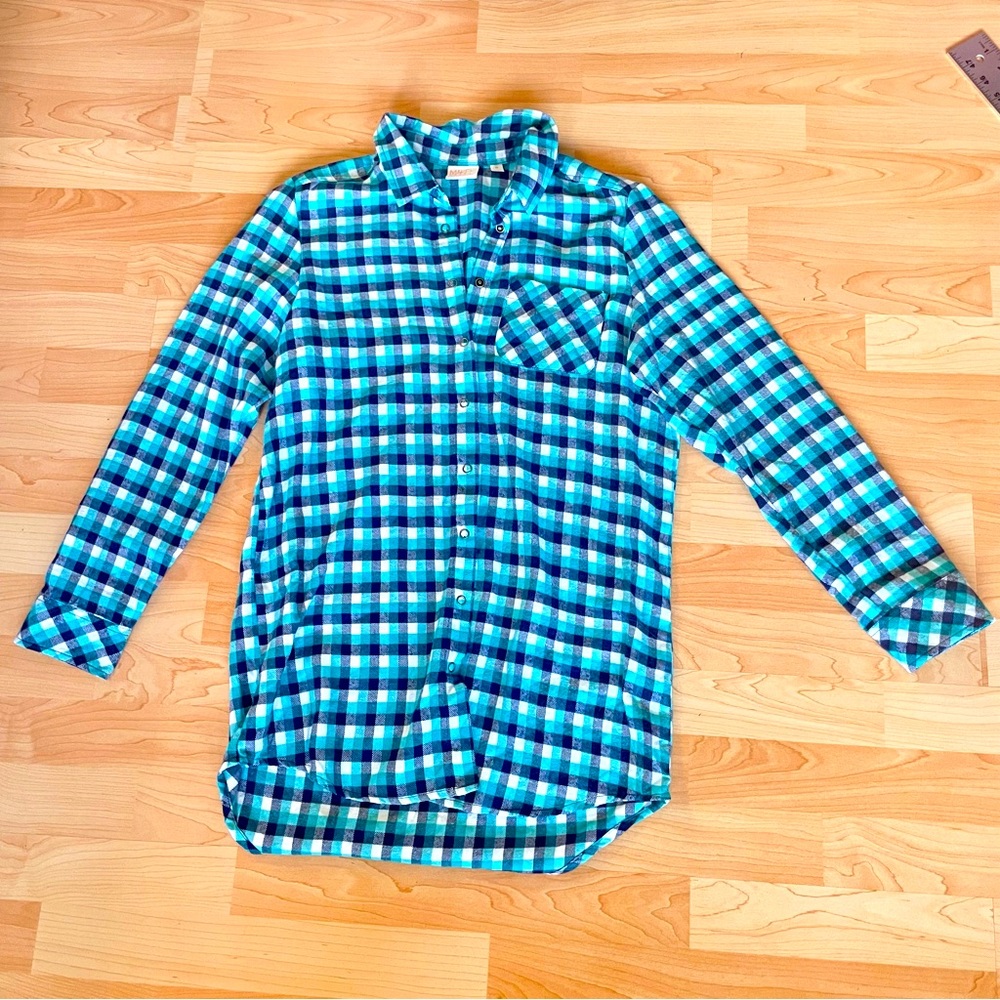 Make + Model -Oversized Comfy Blue/White Flannel Shirt womens Sz XS (0133).